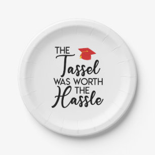 Die Tassel war die mürrische Graduierungspartei we Pappteller