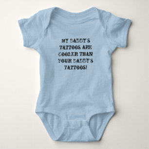 Die Tätowierungen meines Vatis sind cooler als Baby Strampler