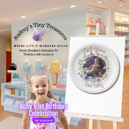 Die Teller des 1. Geburtstags des Mädchens