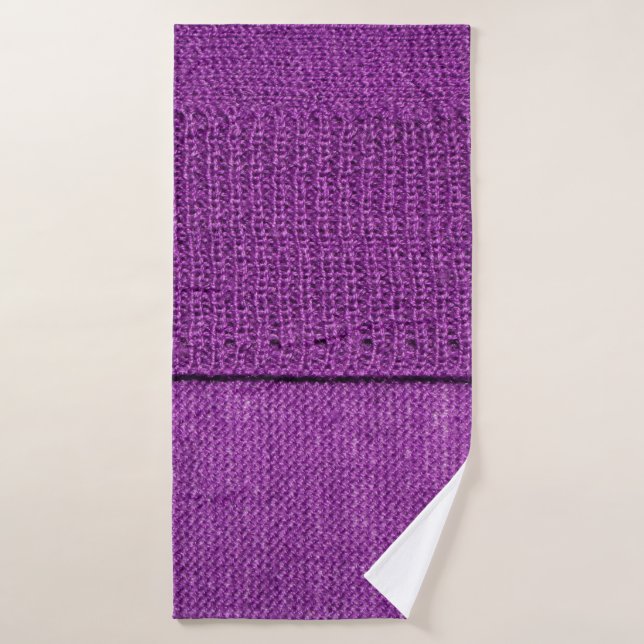 die Textur des Strickstoffes, ein schlichtes lila  Badehandtuch (Badehandtuch)