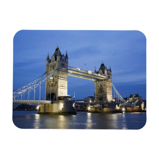 Die Tower Bridge in der Dämmerung Magnet (Horizontal)