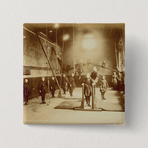 Die Turnhalle des Mädchens an der tauben und Button