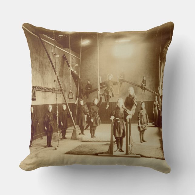 Die Turnhalle des Mädchens an der tauben und Kissen (Vorderseite)