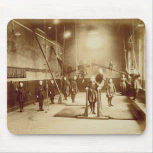 Die Turnhalle des Mädchens an der tauben und Mousepad