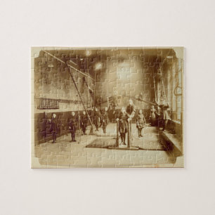 Die Turnhalle des Mädchens an der tauben und Puzzle