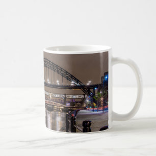 Die tyne-Brücke nachts Kaffeetasse