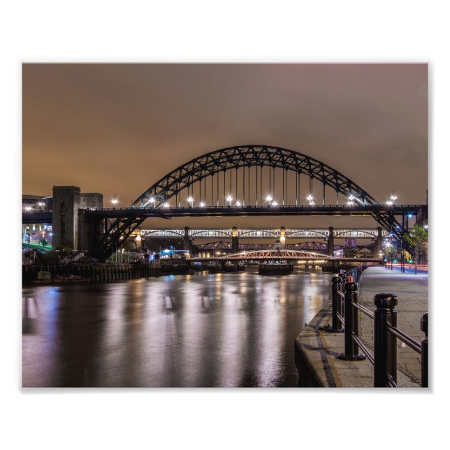 Die Tyne-Brücken in der Nacht Fotodruck (Vorne)