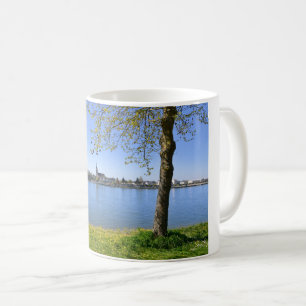 Die Ufer der Loire am Saumur Postcard Square S Kaffeetasse