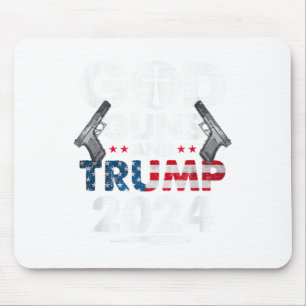 Die US-amerikanische Fahne "God Guns and Trump 202 Mousepad