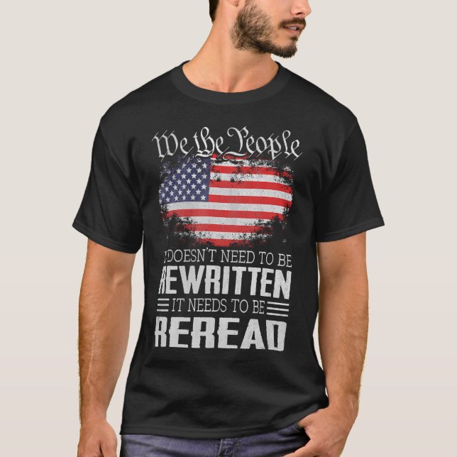 Die US-Flaggenverfassung der USA muss neu gelesen  T-Shirt (Vorderseite)