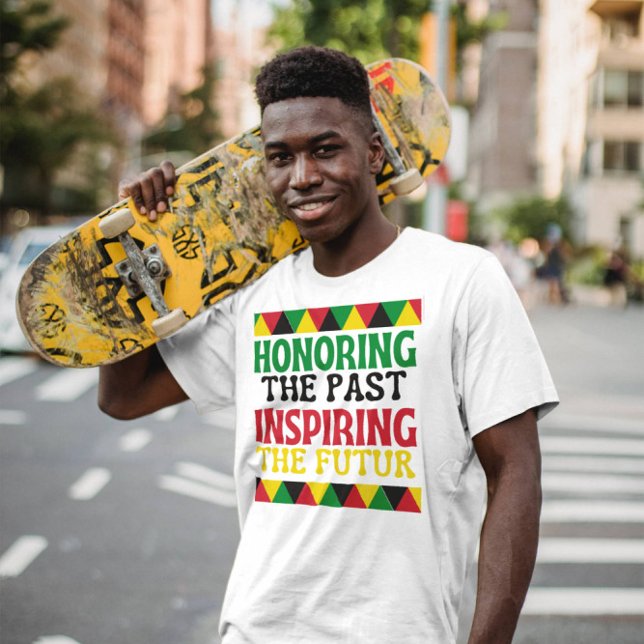 Die Vergangenheit im künftigen motivierend zu ehre T-Shirt (Von Creator hochgeladen)