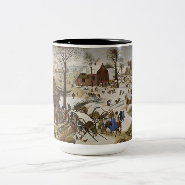 Die Volkszählung in Bethlehem (von Pieter Bruegel) Zweifarbige Tasse (Mittel)