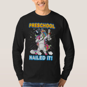 Die Vorschule nannte es letzten Tag der Schule, Ei T-Shirt
