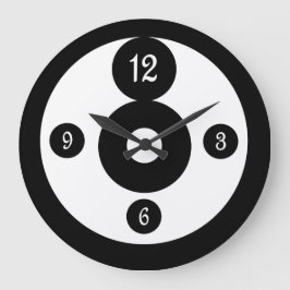 Die Wand-Uhr wird von Schwarz-Weiß-Grafikkreisen u Große Wanduhr
