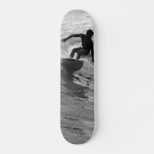 Die Wave Graustufen reiten Skateboard