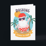 Die Weihnachtszeit im Juli durchbrechen Feiertagskarte<br><div class="desc">Sommerweihnachtskarte im Juli,  die mit Ihrem Text personalisiert werden kann,  der eine Santa-Klausel mit den Worten "durch den Sand stürzen" zeigt.</div>