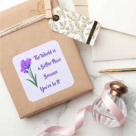 "Die Welt ist ein besserer Ort" Violette Blumen Quadratischer Aufkleber
