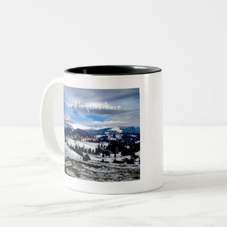 die Welt ist hier ruhig Zweifarbige Tasse