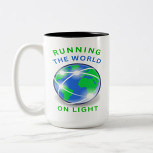 Die Welt mit Licht betreiben Zweifarbige Tasse