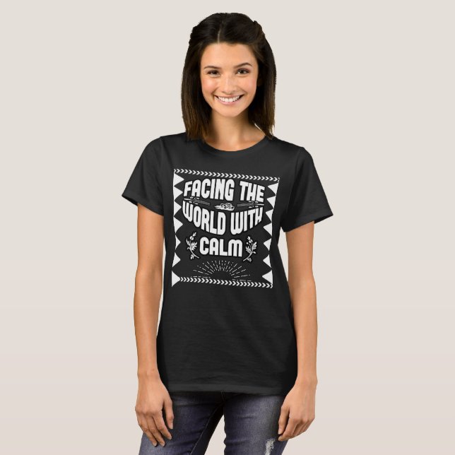 Die Welt mit Ruhe konfrontieren T-Shirt (Vorne ganz)