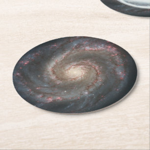 Die Whirlpool-Galaxie M51 und Begleiter im Weltrau Runder Pappuntersetzer