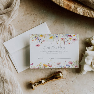 Die Wildblume auf der Wiese schätzt die Anzahl der Visitenkarte