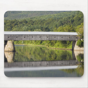 Die Windsor-Cornish Covered Bridge überspannt den Mousepad