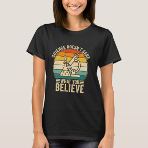 Die Wissenschaft kümmert sich nicht darum, was du  T-Shirt