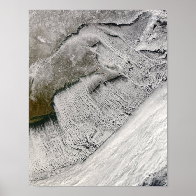 Die wolkigen Straßen vor Neuengland und den Mariti Poster (Vorne)