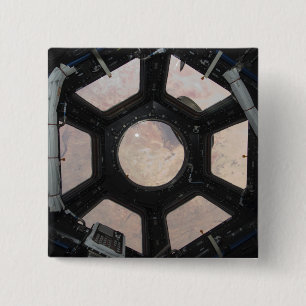 Die Wüste der Sahara, die durch die Fenster sichtb Button