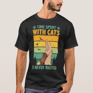 Die Zeit, die mit Katzen verbracht wird, ist nie v T-Shirt
