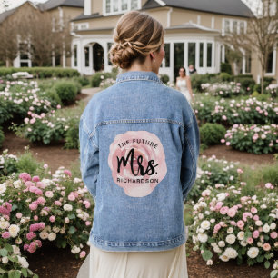 Die Zukunft Frau Name mit rosa Aquarellfarbe Blume Jeansjacke
