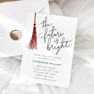 Die Zukunft ist das Foto einer schönen Maroon-Grad Einladung