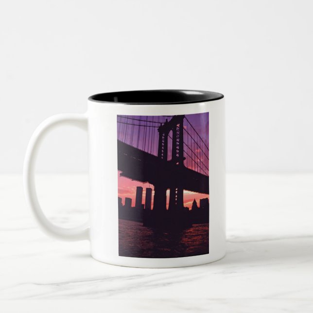 Die Zwillingstürme und ein Manhattan-Brückenturm i Zweifarbige Tasse (Links)