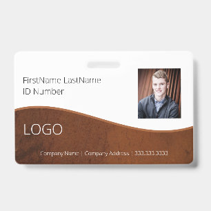 Dienstausweis von Mitarbeiter Brown mit Barcode Ausweis