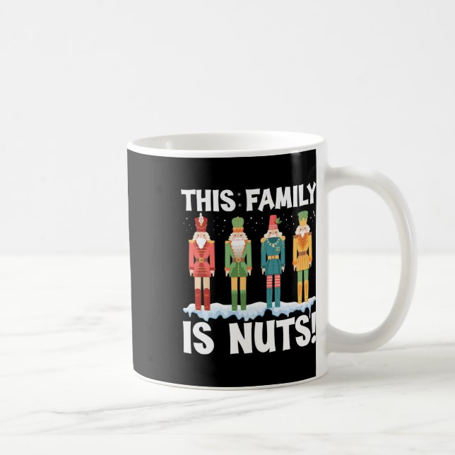 Diese Familie ist Nuts Nutcracker Squad Weihnachts Kaffeetasse (Rechts)
