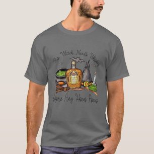 Diese Hexe benötigt Whiskey, bevor irgendein Hoc. T-Shirt