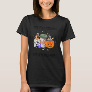 Diese Hexe braucht Kaffee, bevor irgendein Hokus-P T-Shirt