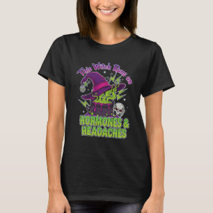 Diese Hexe läuft auf Hormonen und Kopfschmerzen T-Shirt