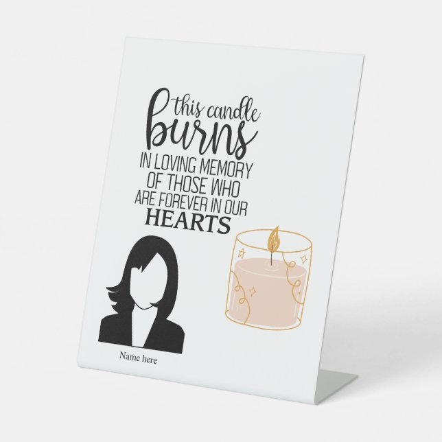 Diese Kerze brennt in einem liebenden Erinnerungss Sockelschild (Vorderseite)