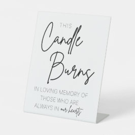 Diese Kerze verbrüht das Schild "Pedestal"