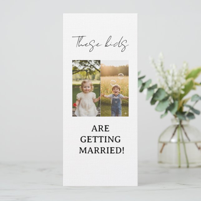 Diese Kinder heiraten Diese Kinder unterschreiben Einladung (Stehend Vorderseite)