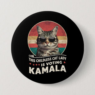 Diese kinderlose Katzenlady stimmt für Kamala Button