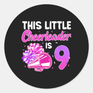 Diese kleine Cheerleaderin ist 9 Jahre alt Geburts Runder Aufkleber
