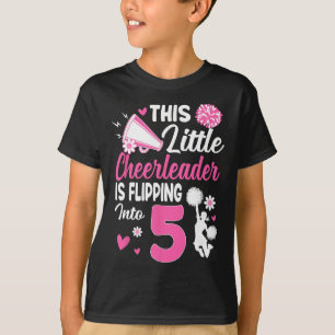Diese kleine Cheerleaderin überschlägt sich zum 5. T-Shirt