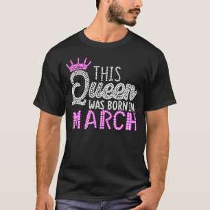 Diese Königin war Geboren im März Geburtstag rosa  T-Shirt