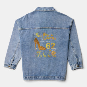Diese Königin wird 62 Jahre alt und hat einen toll Jeansjacke