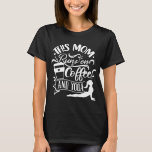 Diese Mama läuft auf Kaffee und Yoga T-Shirt