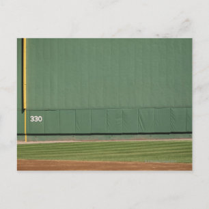 Diese Mauer wird als "das grüne Monster" bezeichne Postkarte