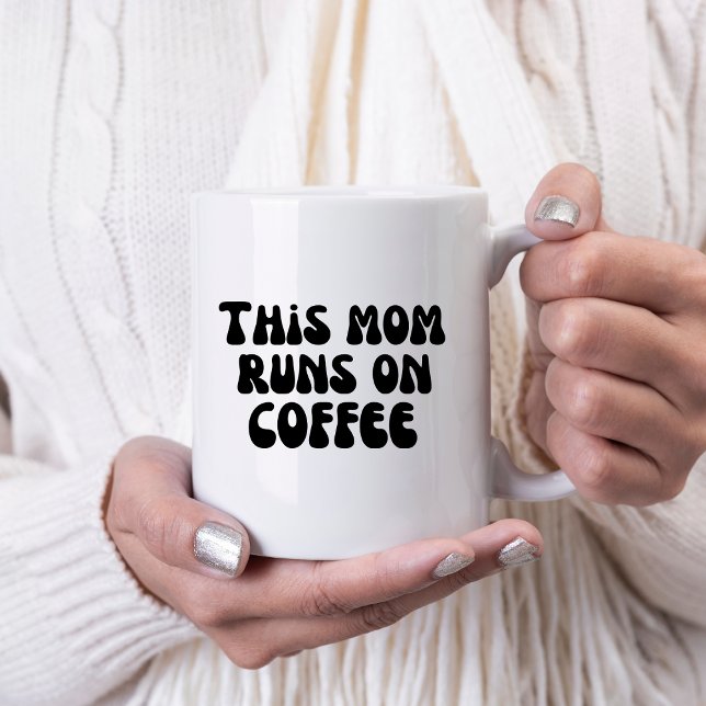Diese Mutter läuft mit Kaffee Kaffeetasse (Von Creator hochgeladen)